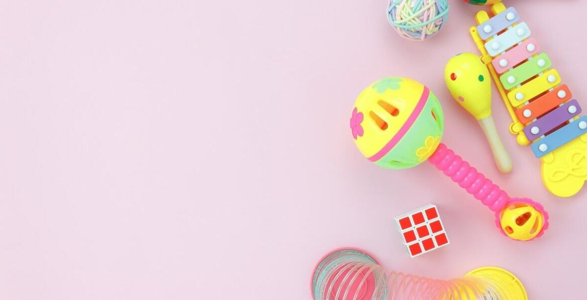 Wybór odpowiednich rolkowych prowadnic do dziecięcych mebli – co jest ważne?