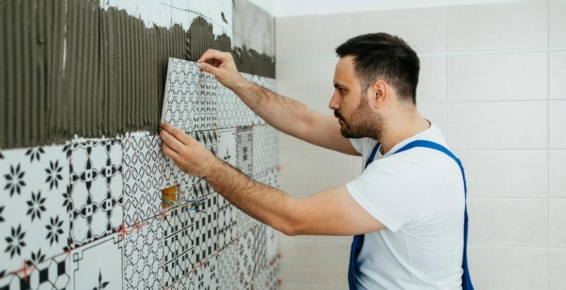 Zalety zlecenia remontu łazienki profesjonalnej firmie.