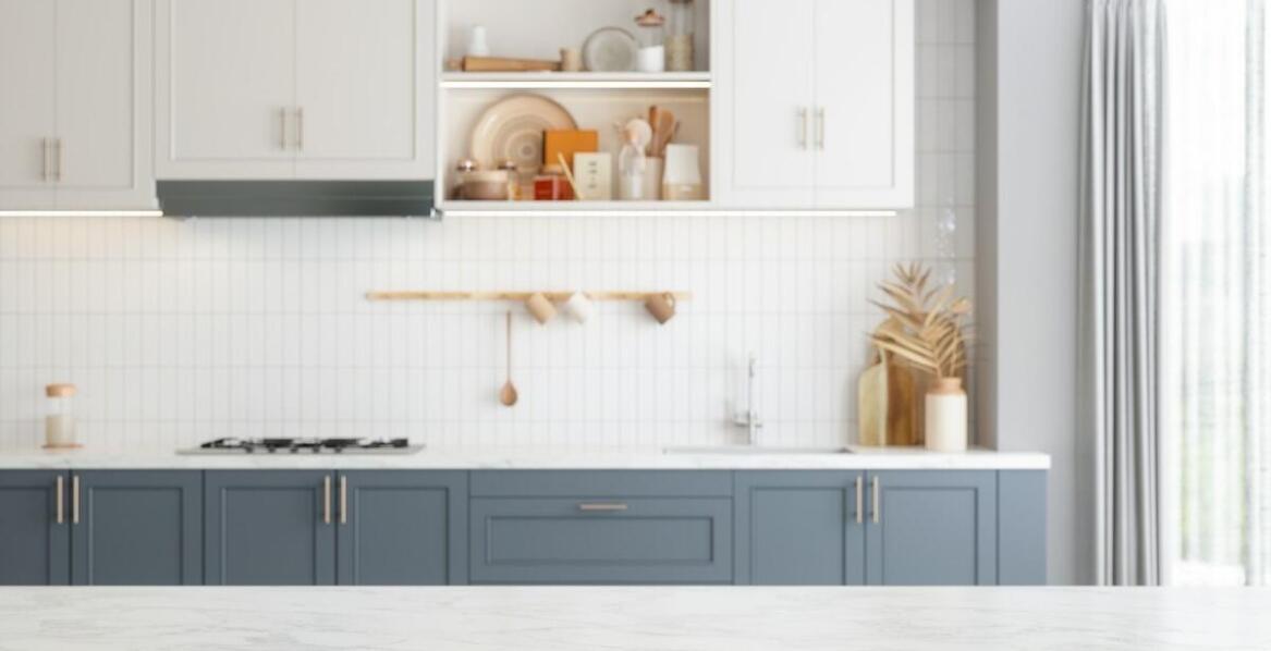 Znaczenie wiszących półek ze stali nierdzewnej w optymalizacji przestrzeni kuchennej