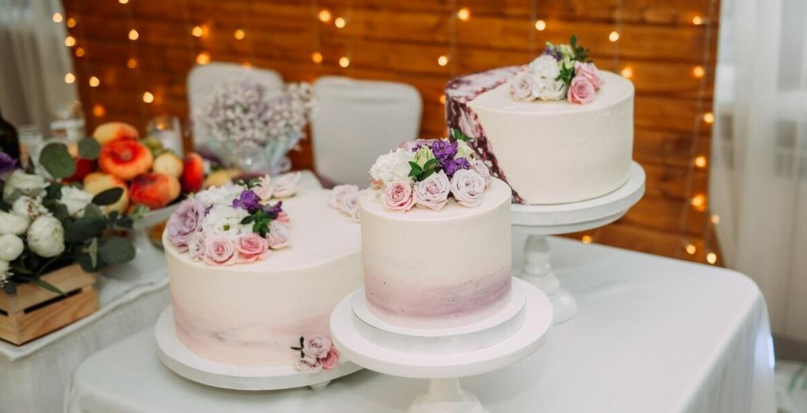 Jak pudełka z okienkiem na ciasto wpływają na sprzedaż w piekarniach?