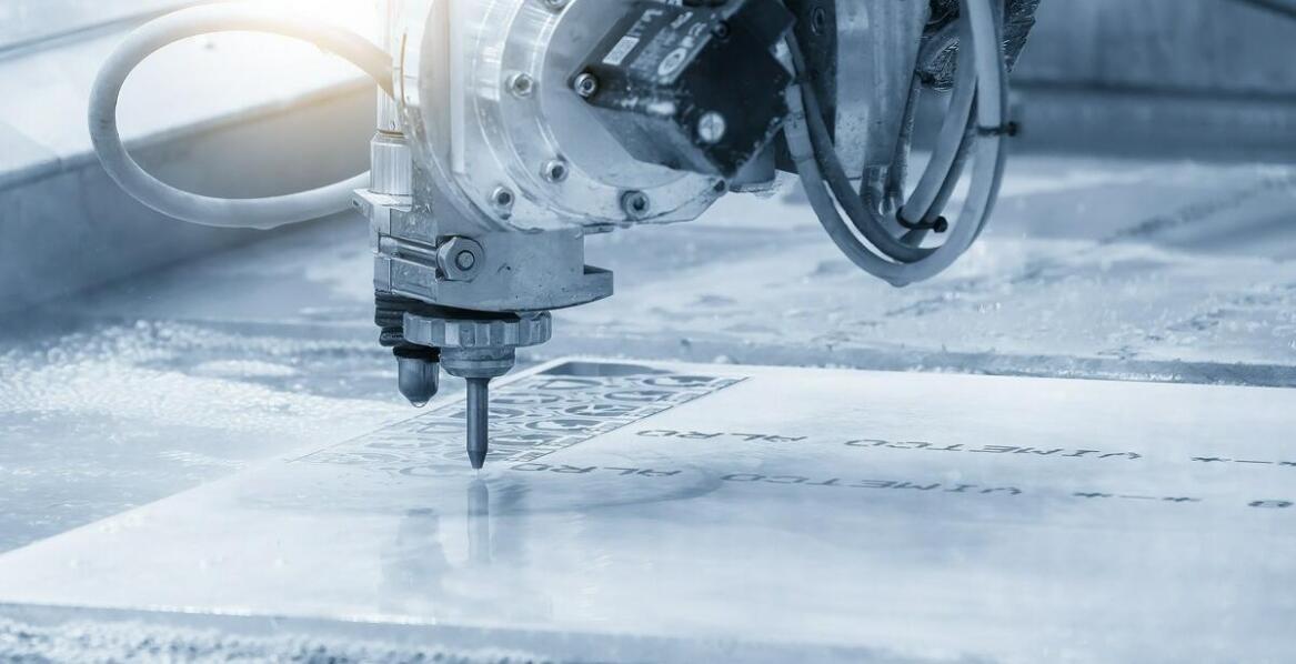 Jak maszyny do cięcia szkła przyczyniają się do innowacji w designie wnętrz?