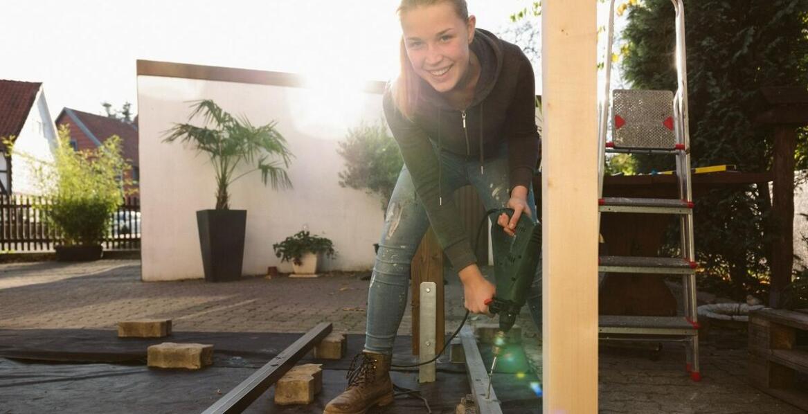 Mocowanie belek do tarasu – jak wybrać najlepsze rozwiązania dla trwałości?