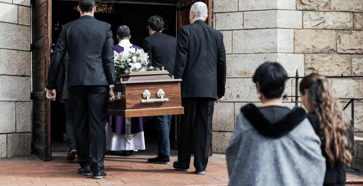 Czym różni się świecka ceremonia od wyznaniowej?