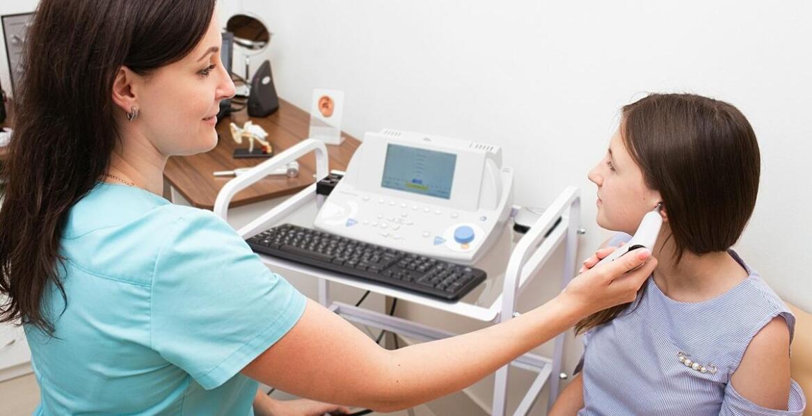 Jak protetyk słuchu wspiera pacjentów w diagnozowaniu problemów ze słuchem?