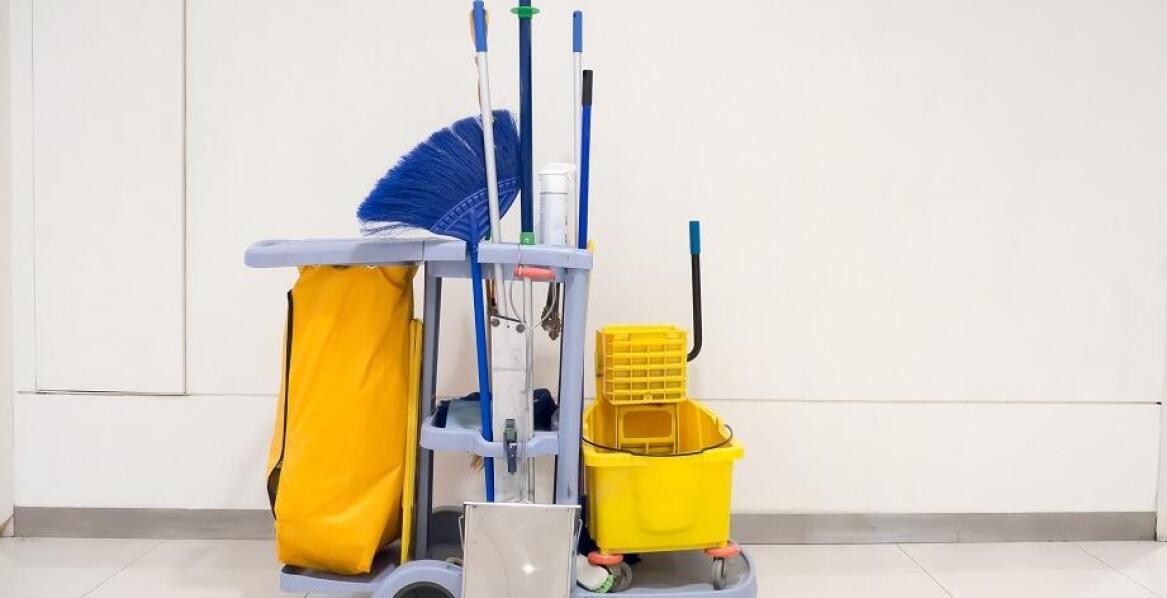 Wpływ jakości materiałów użytych w produkcji wózków do sprzątania na ich wydajność