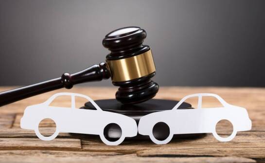 Jakie są etapy postępowania odszkodowawczego po drogowym wypadku?