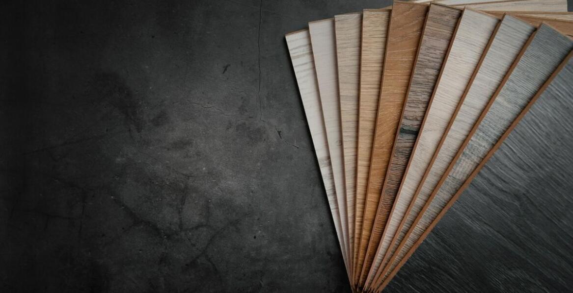 Innowacyjne rozwiązania z użyciem samoprzylepnych tabliczek grawerowanych