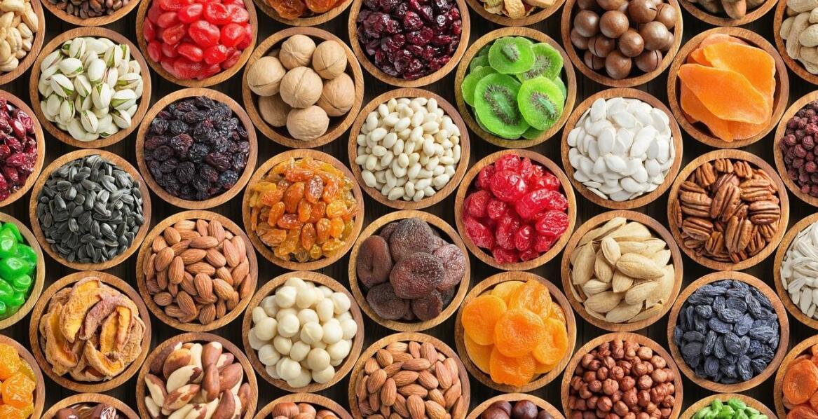 Suszone owoce a zdrowa skóra: jakie mają pielęgnacyjne właściwości?