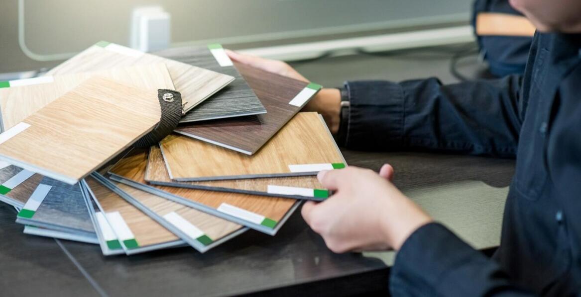 Porównanie różnych rodzajów zaprawek do dachowych blach – co warto wiedzieć?