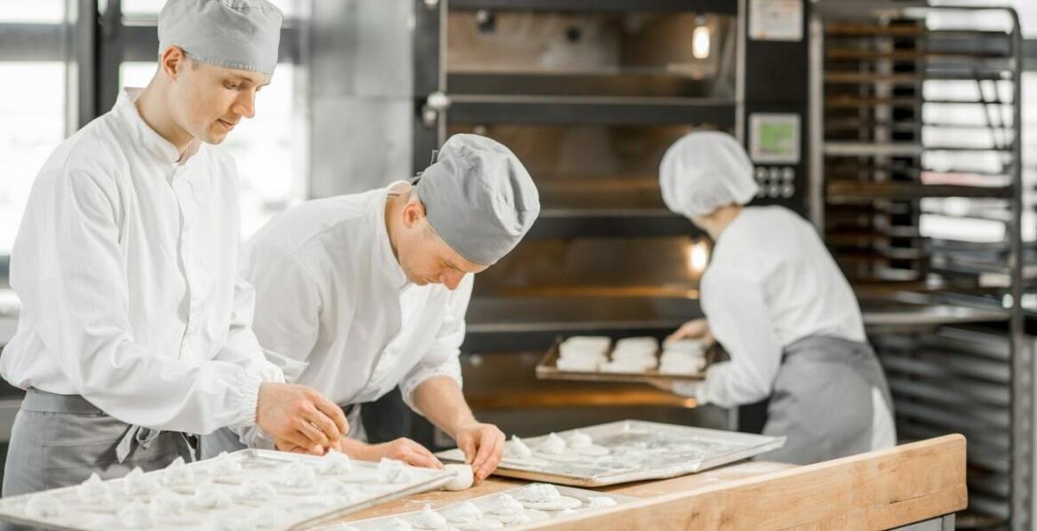 Wpływ jakości wody na procesy produkcyjne w piekarniach przemysłowych