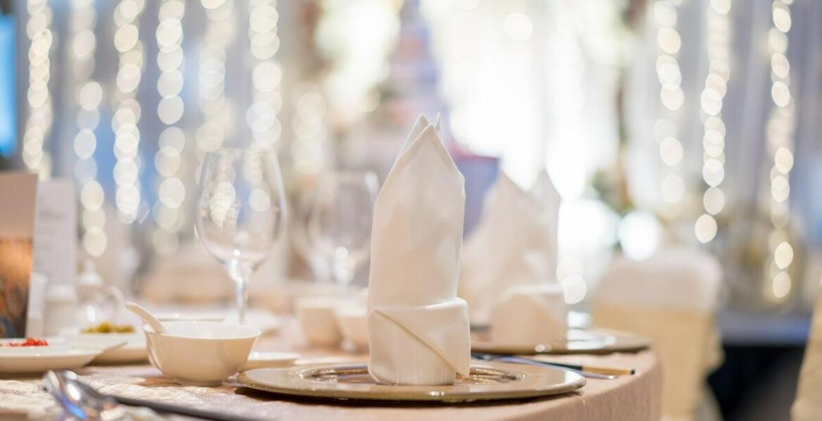 Catering w Czerwonaku: jak Raut łączy elegancję z funkcjonalnością w obsłudze eventów?