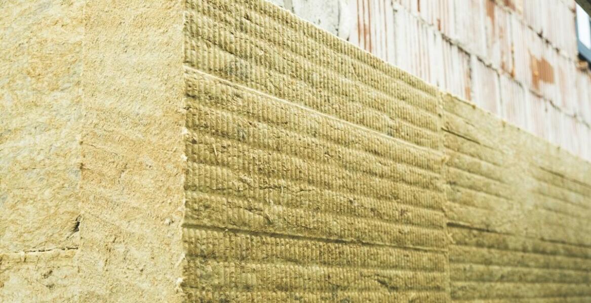 Jak zaprawy do ociepleń systemów wpływają na estetykę fasad?