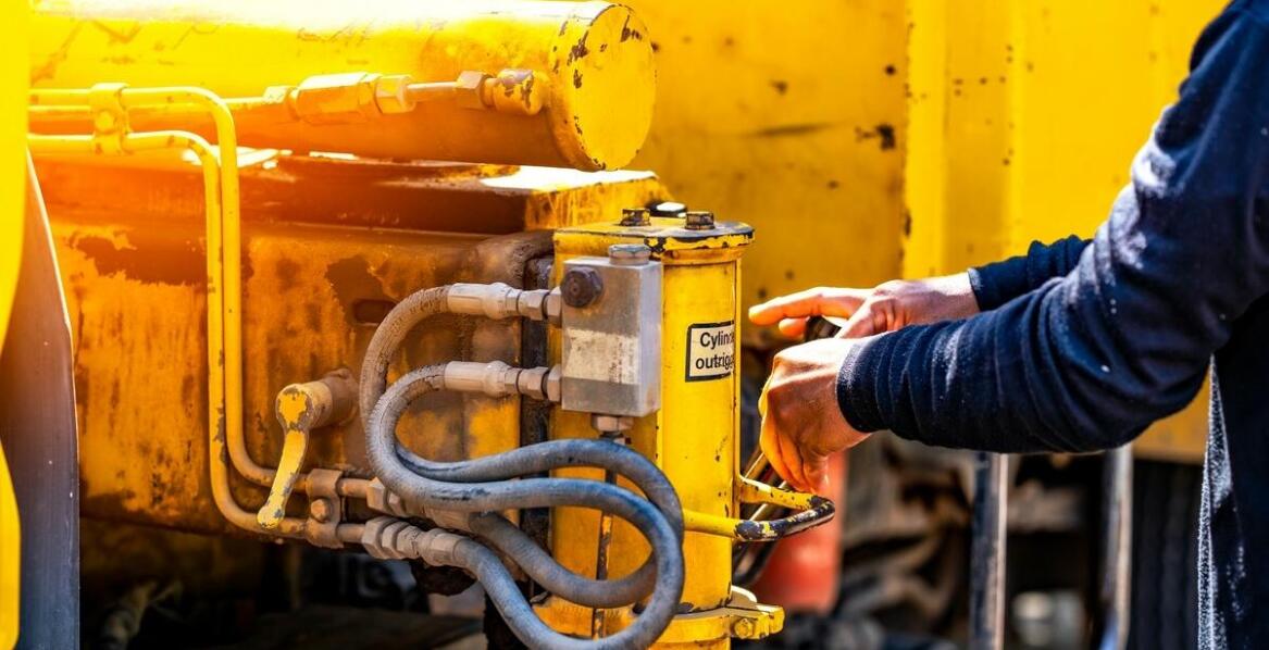 Wybór akumulatorowej wywrotki – co brać pod uwagę?