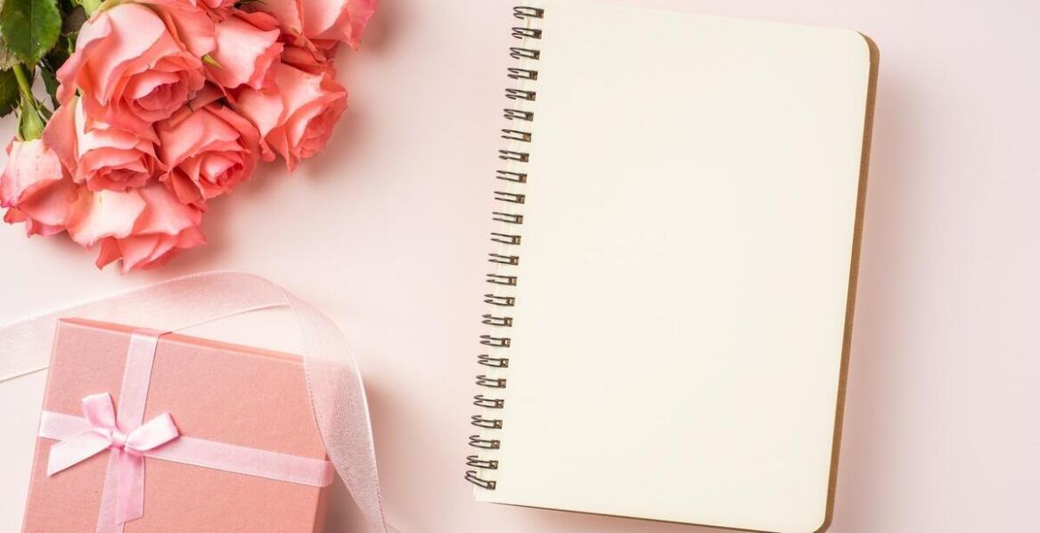 Jakie emocje budzą personalizowane prezenty podczas rocznicy ślubu?