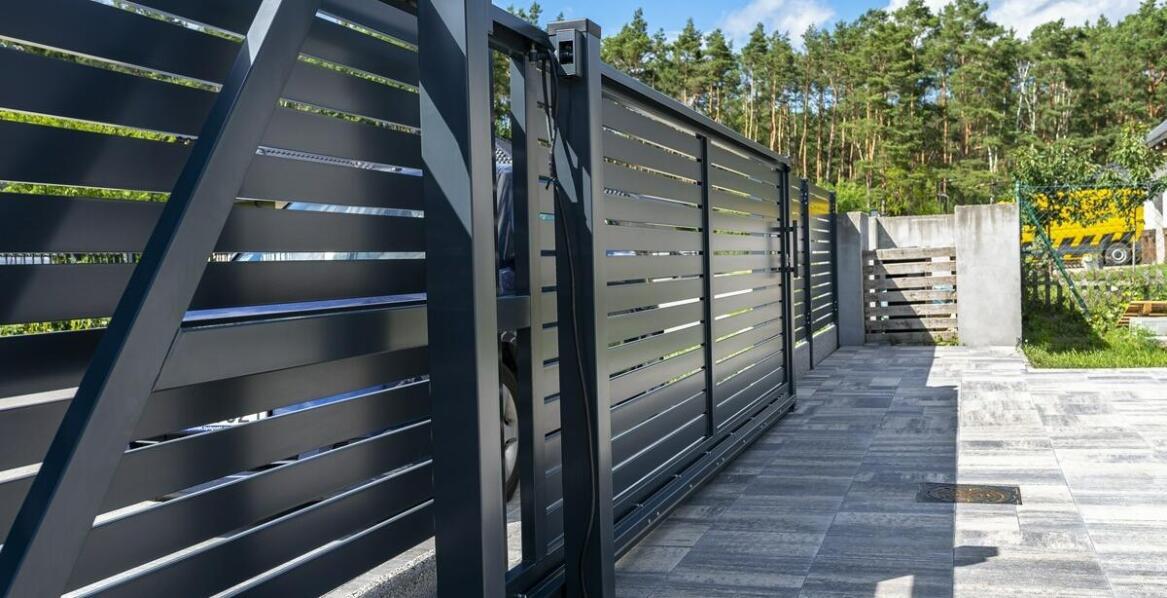 Zwiększenie bezpieczeństwa posesji dzięki automatyki systemom do bram