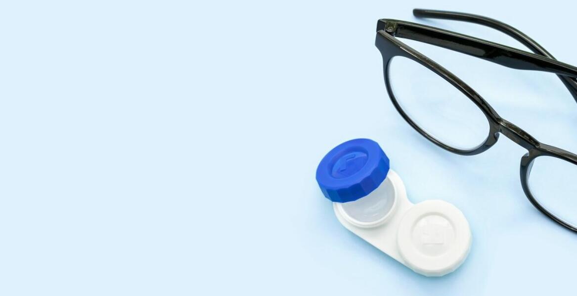 Jakie dodatkowe akcesoria warto mieć do okularów?