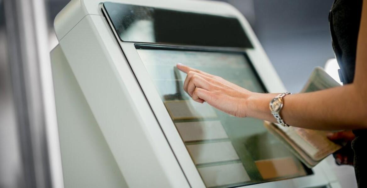 Jakie technologie wspierają działanie biletowych automatów PKP?