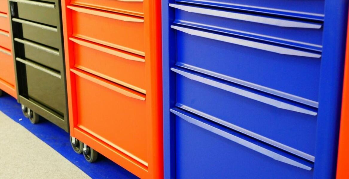 Personalizacja warsztatowych wózków – jakie opcje są dostępne dla klientów?