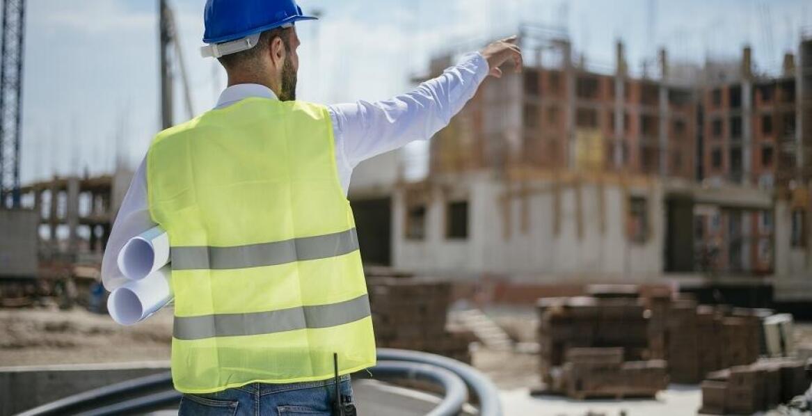 Jakie są kluczowe aspekty nadzoru inwestycyjnego w projektach budowlanych?