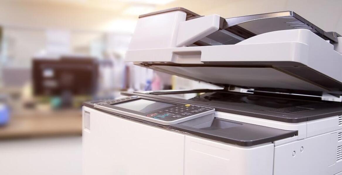 Jakie urządzenia biurowe mogą zwiększyć wydajność pracy w firmach?