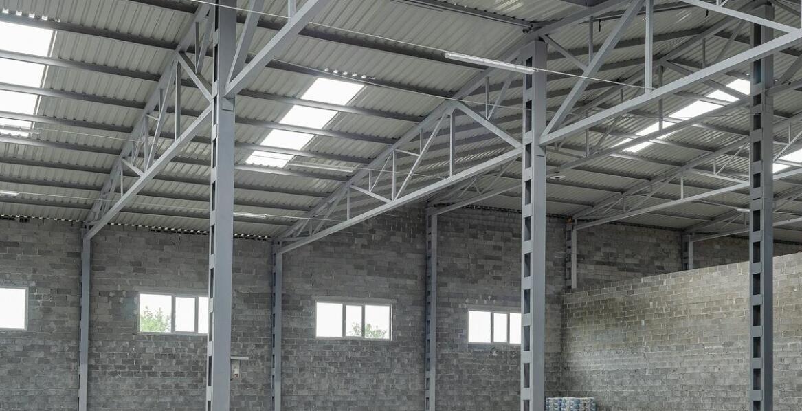 Zastosowanie stalowych konstrukcji w nowoczesnych przemysłowych instalacjach