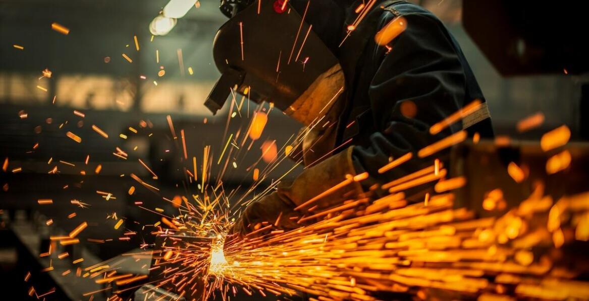 Jakie są najczęstsze błędy przy spawaniu stalowych konstrukcji i jak ich unikać?