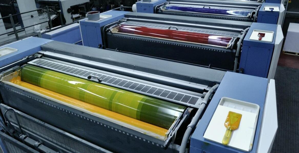 Jakie są kluczowe różnice między używanymi ploterami a poleasingowymi?