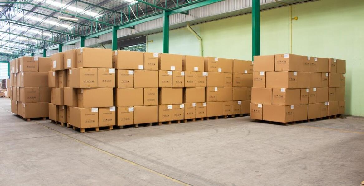 Jak kartony wpływają na jakość i bezpieczeństwo transportu towarów?