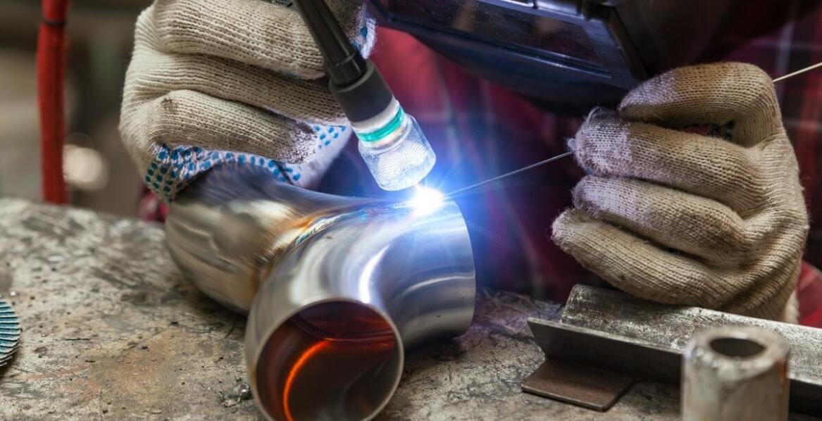 Znaczenie kontroli jakości przy zakupie srebrnego lutu LS 45 do projektów przemysłowych