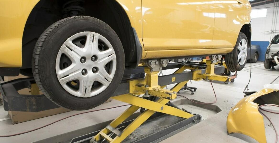 Pneumatyczny podnośnik samochodowy a tradycyjne rozwiązania – analiza korzyści
