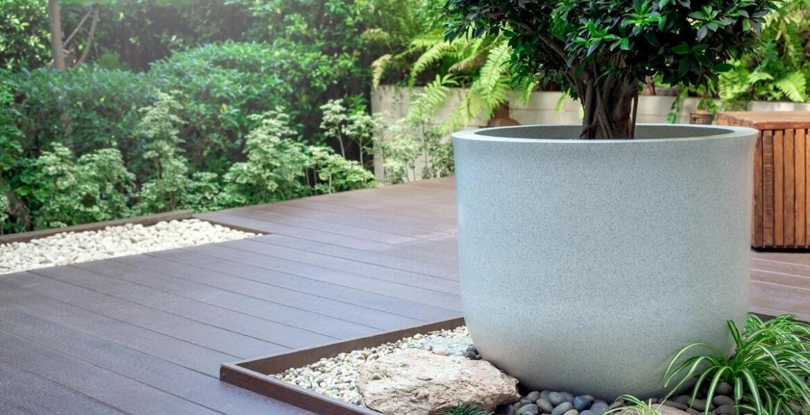 Rola dekoracyjnych betonowych elementów w nowoczesnym ogrodzie