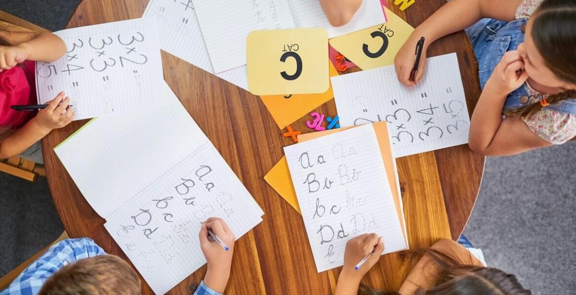 Jak praca w parach na zajęciach językowych rozwija społeczne umiejętności dzieci?