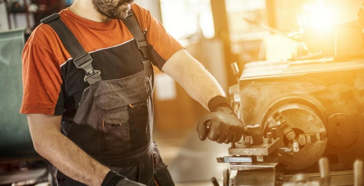 Wsparcie posprzedażowe dla użytkowników używanych maszyn do obróbki metalu