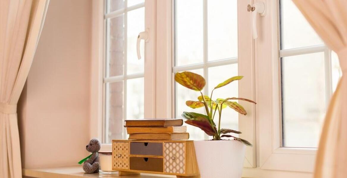 Dekoracje okienne w stylu skandynawskim – prostota i elegancja