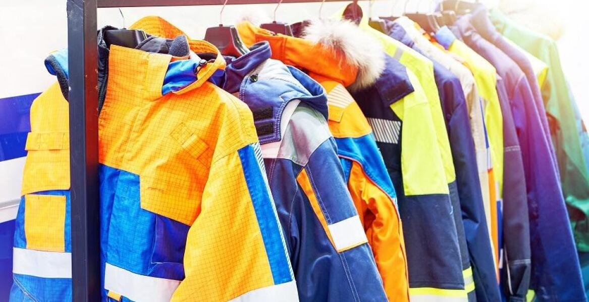 Dlaczego ubrania robocze Portwest są idealnym wyborem dla pracowników budowlanych?