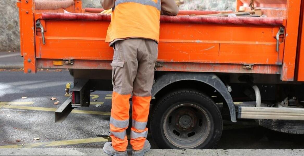 Spodnie odblaskowe robocze a regulacje BHP