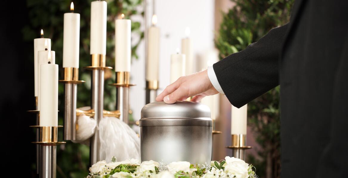 Jak przygotować ceremonię świecką z pomocą zakładu pogrzebowego?