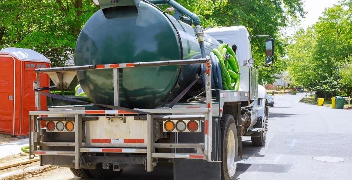 Zabudowy asenizacyjne: Jakie korzyści niesie ich stosowanie?