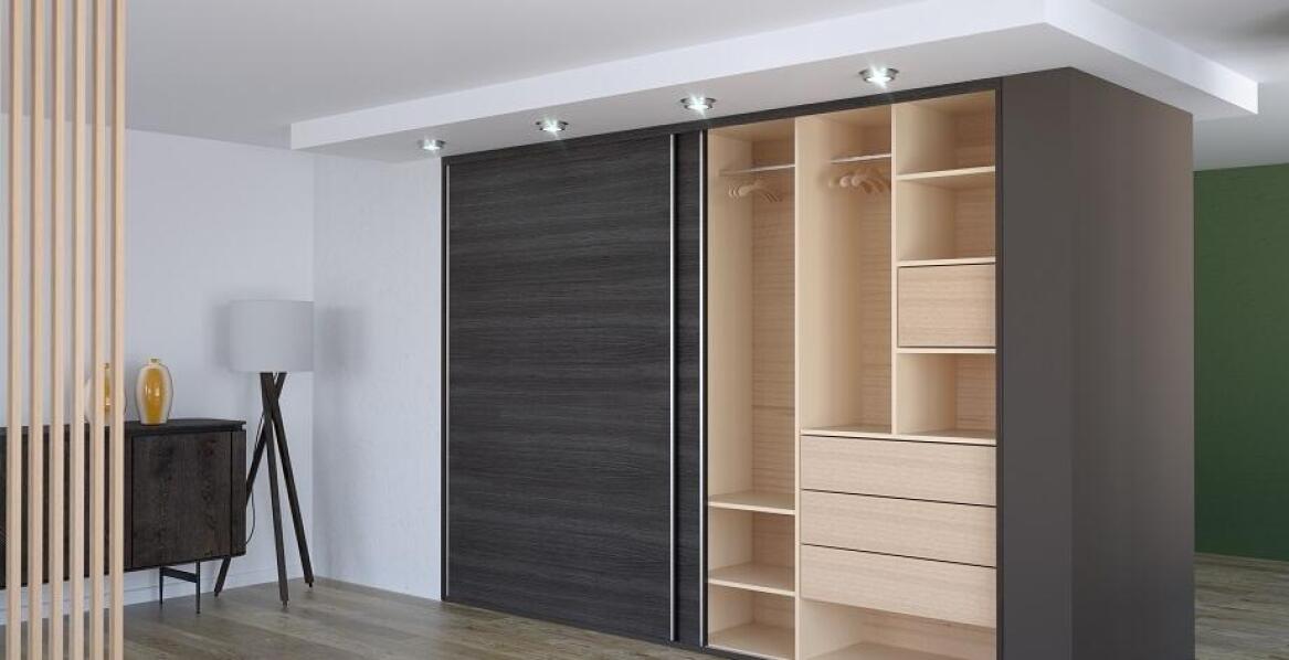 Szafy przesuwne a minimalizm – jak połączyć funkcjonalność z estetyką?