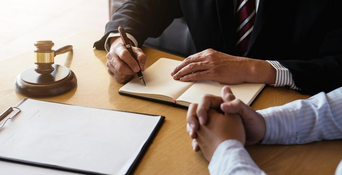 Kiedy warto skorzystać z pomocy prawnika przy restrukturyzacji firmy?