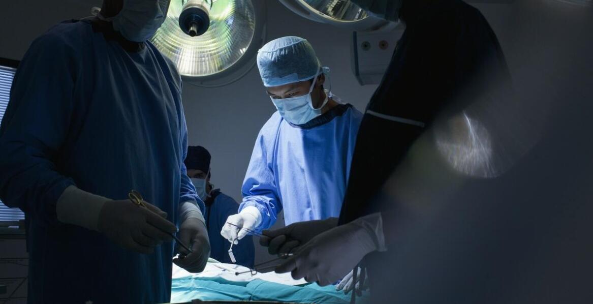 W jakich przypadkach stosuje się szwy niewchłanialne?