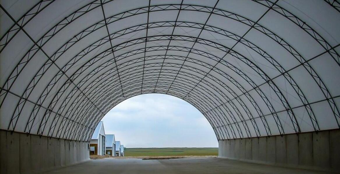 Modułowa konstrukcja łukowych hal jako sposób na łatwą rozbudowę