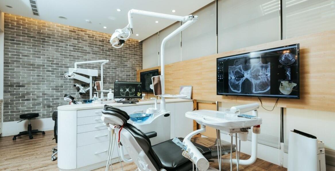 Jak zaawansowana aparatura wpływa na jakość stomatologicznych usług?