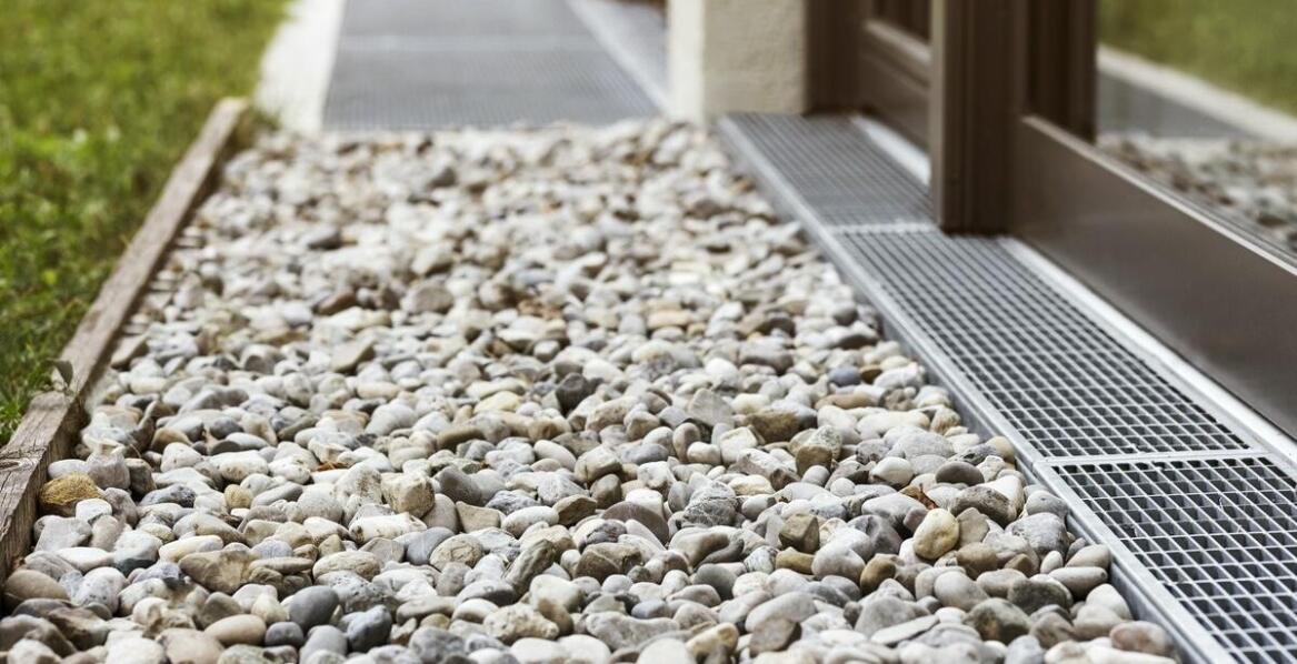 Jak montaż liniowego odwodnienia w garażu wpływa na komfort użytkowania?