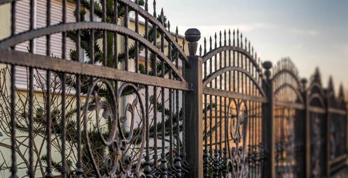 Znaczenie wysokiej jakości wykonania w metalowych ogrodzeniach
