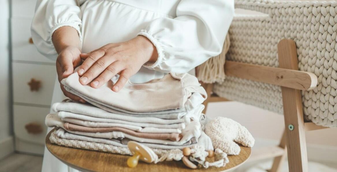 Jakie ubrania wybrać dla niemowląt, by zapewnić im komfort w każdej sytuacji?