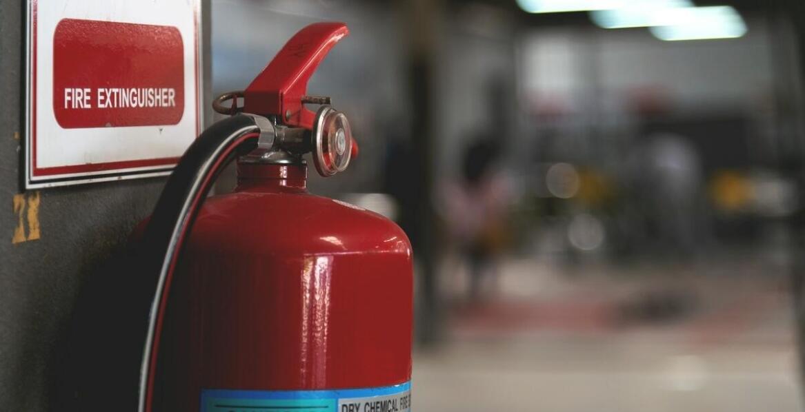 Korzyści z użycia akrylowej taśmy w ochronie przeciwpożarowej