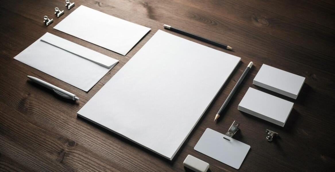 Jakie korzyści niesie ze sobą druk teczek do potrzeb firmowych?