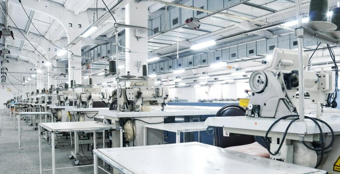 Jakie korzyści daje zakup medycznej odzieży w medycznym sklepie?