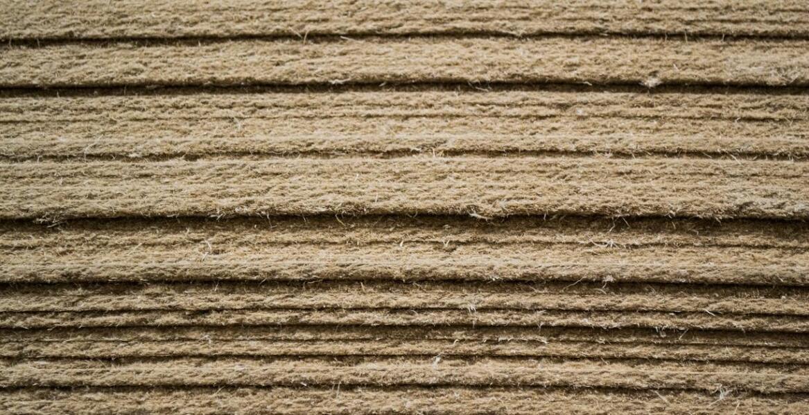 Jak odpowiednia impregnacja może wydłużyć żywotność słomianego dachu?